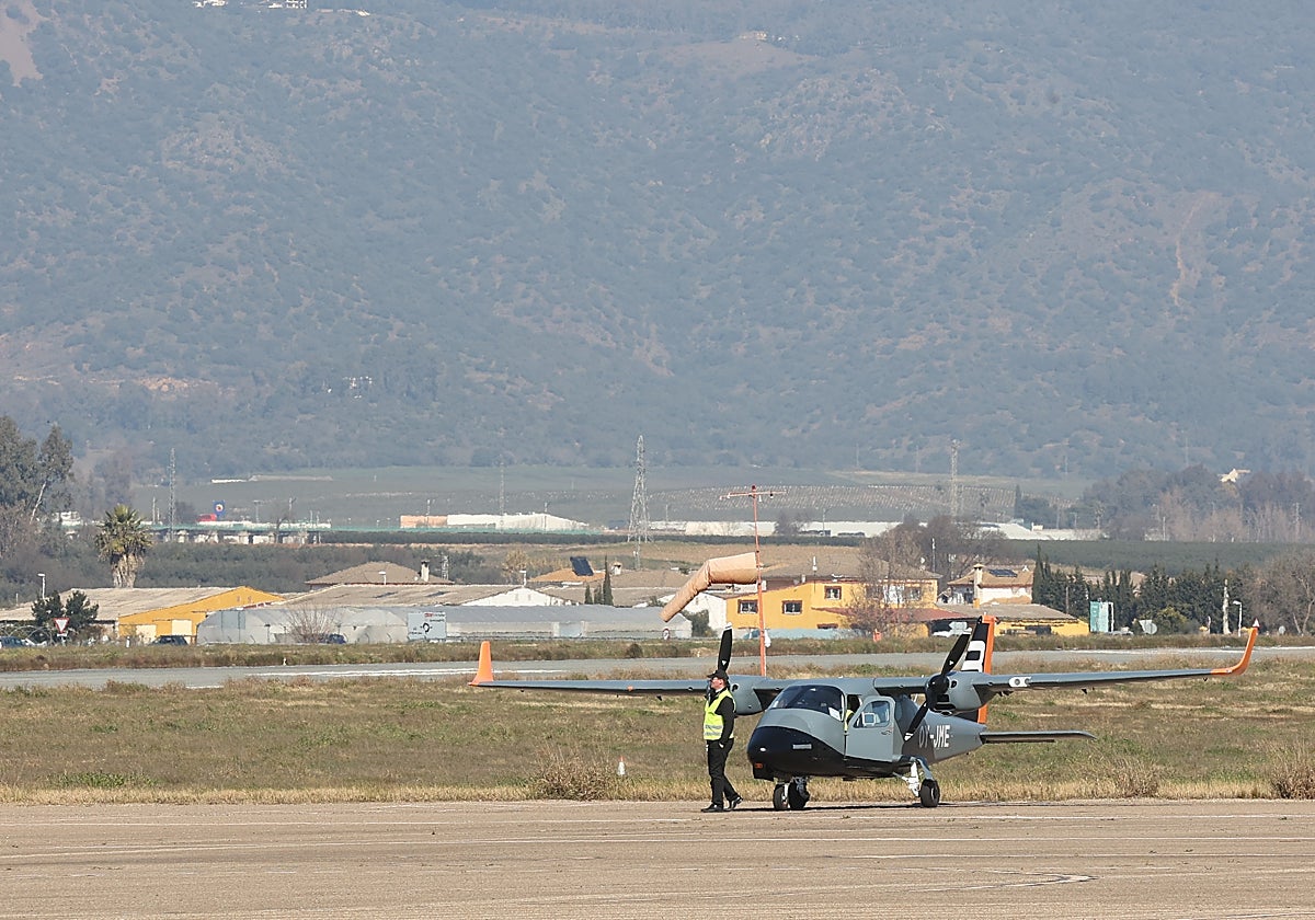 Una avioneta, este jueves en el aeropuerto