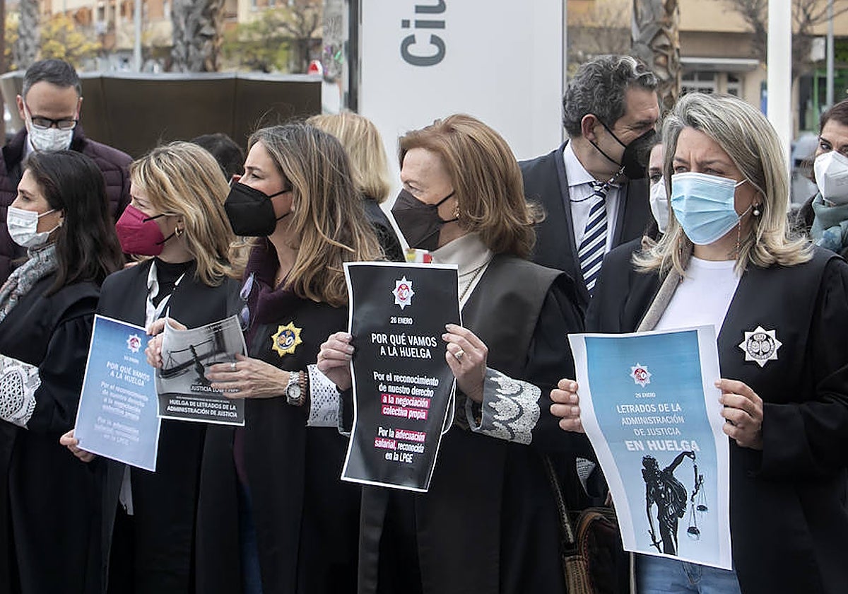 Protesta de los letrados de Justicia en Córdoba