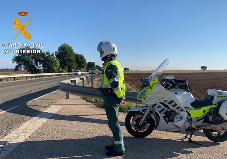 Fallece un motorista tras salirse de la vía en el kilómetro 76 de la CM-3201, en Alatoz (Albacete)