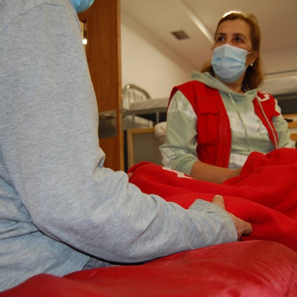 Albergues, mantas y café caliente: 'armas' de los 'sintecho' frente al frío