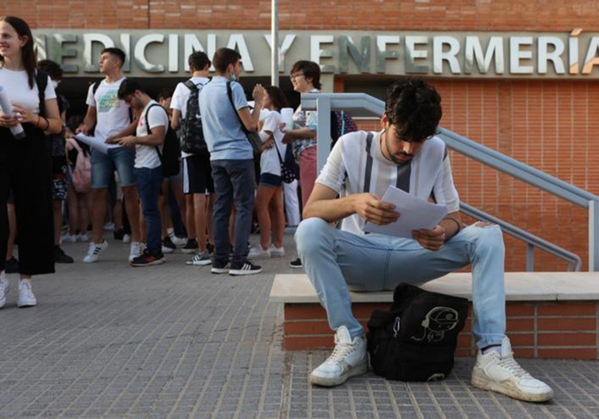 Estudiantes en la Facultad de Medicina de Córdoba