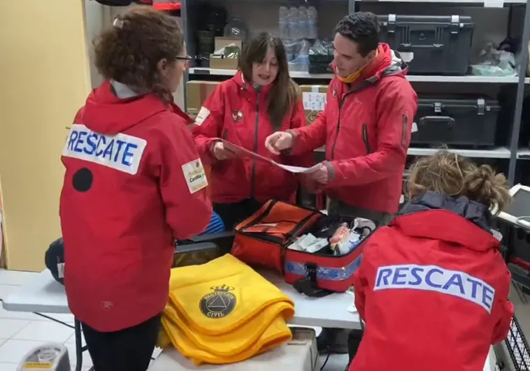 La Unidad Canina de Salvamento de Burgos prepara un equipo para una posible salida a Turquía