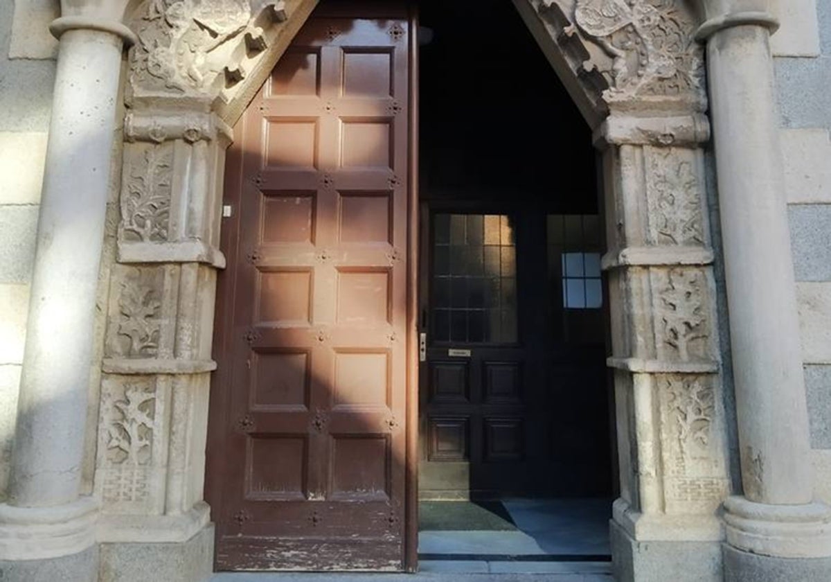 Puerta principal de la Audiencia de Toledo