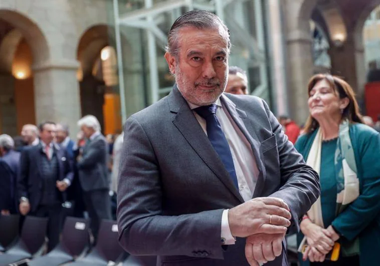 Enrique López deja el PP pero seguirá como consejero de Justicia de Díaz Ayuso