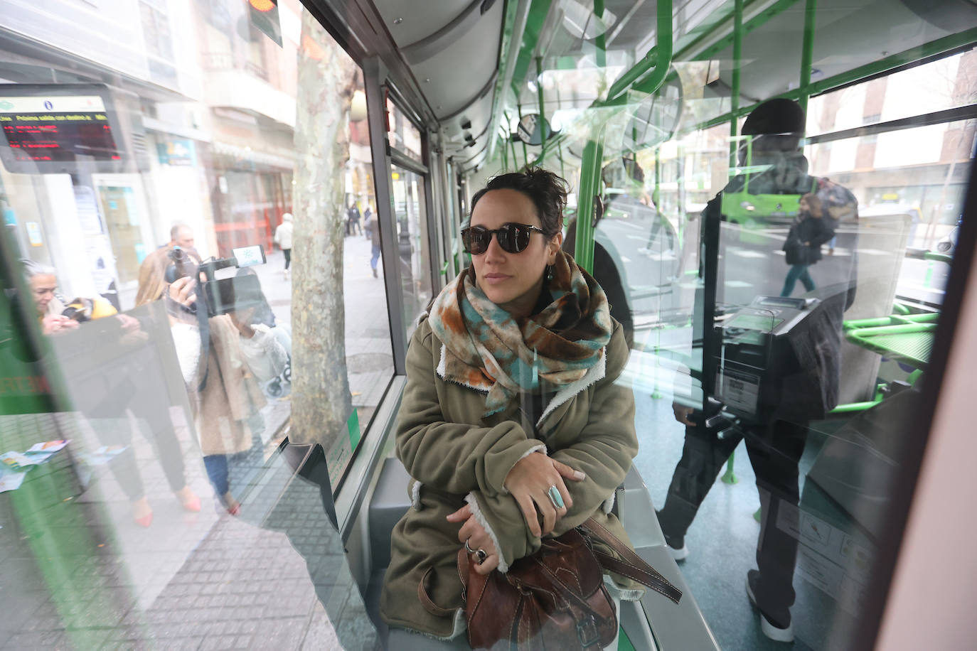 El primer día sin mascarillas en el transporte público de Córdoba, en imágenes