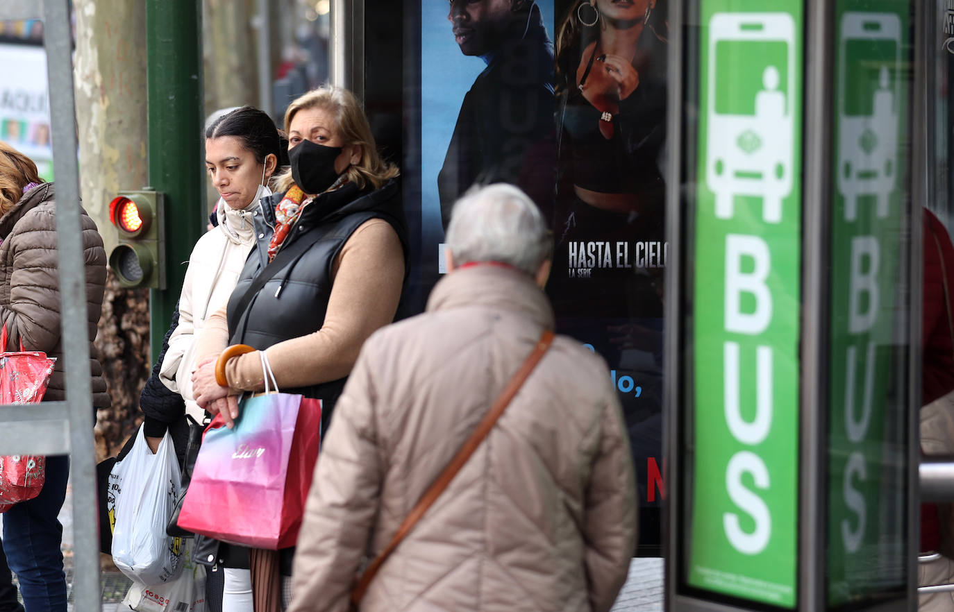 El primer día sin mascarillas en el transporte público de Córdoba, en imágenes