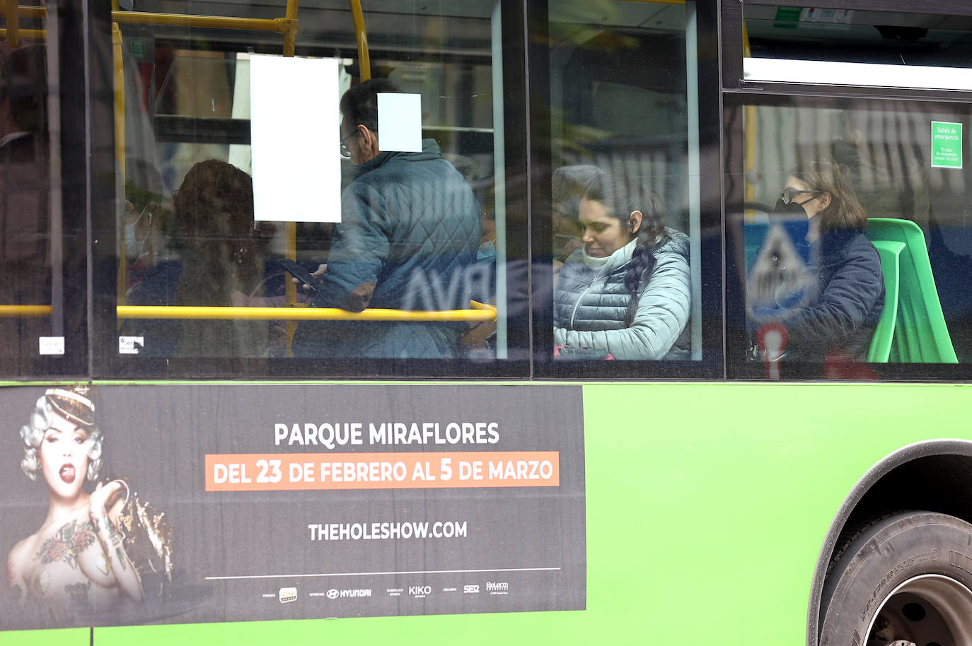 El primer día sin mascarillas en el transporte público de Córdoba, en imágenes