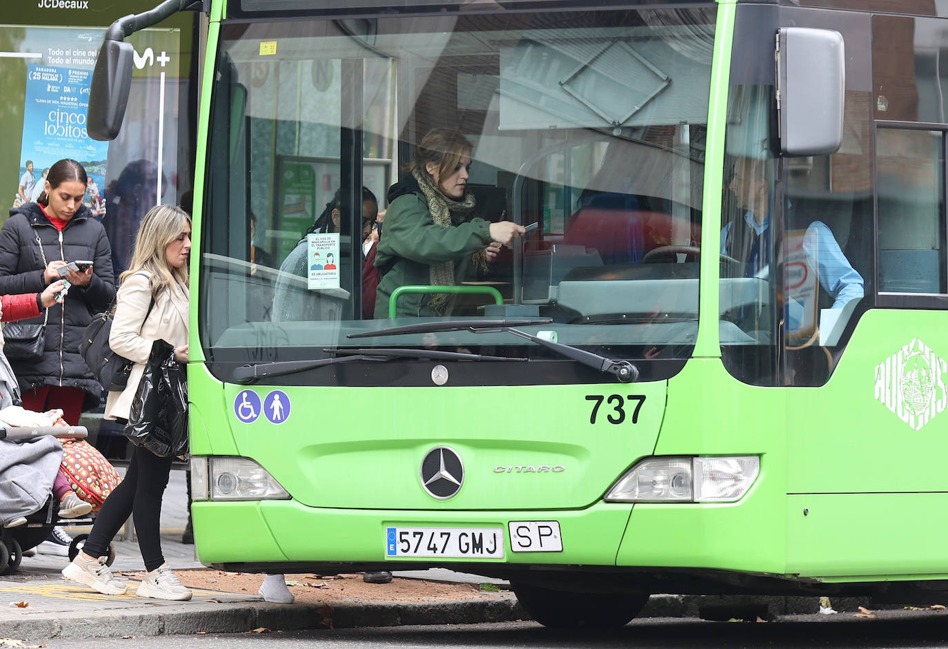 El primer día sin mascarillas en el transporte público de Córdoba, en imágenes