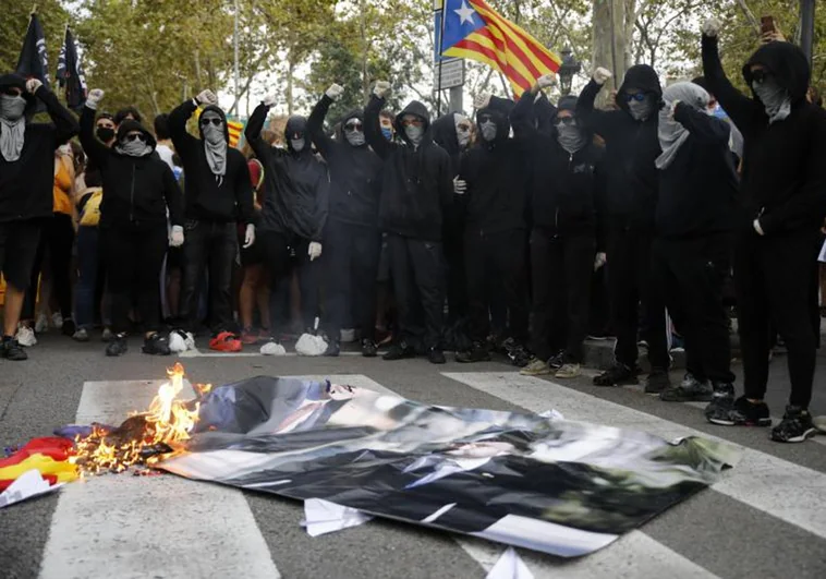 La Generalitat se saltó la ley para pagar 244.000 euros a los jóvenes del separatismo