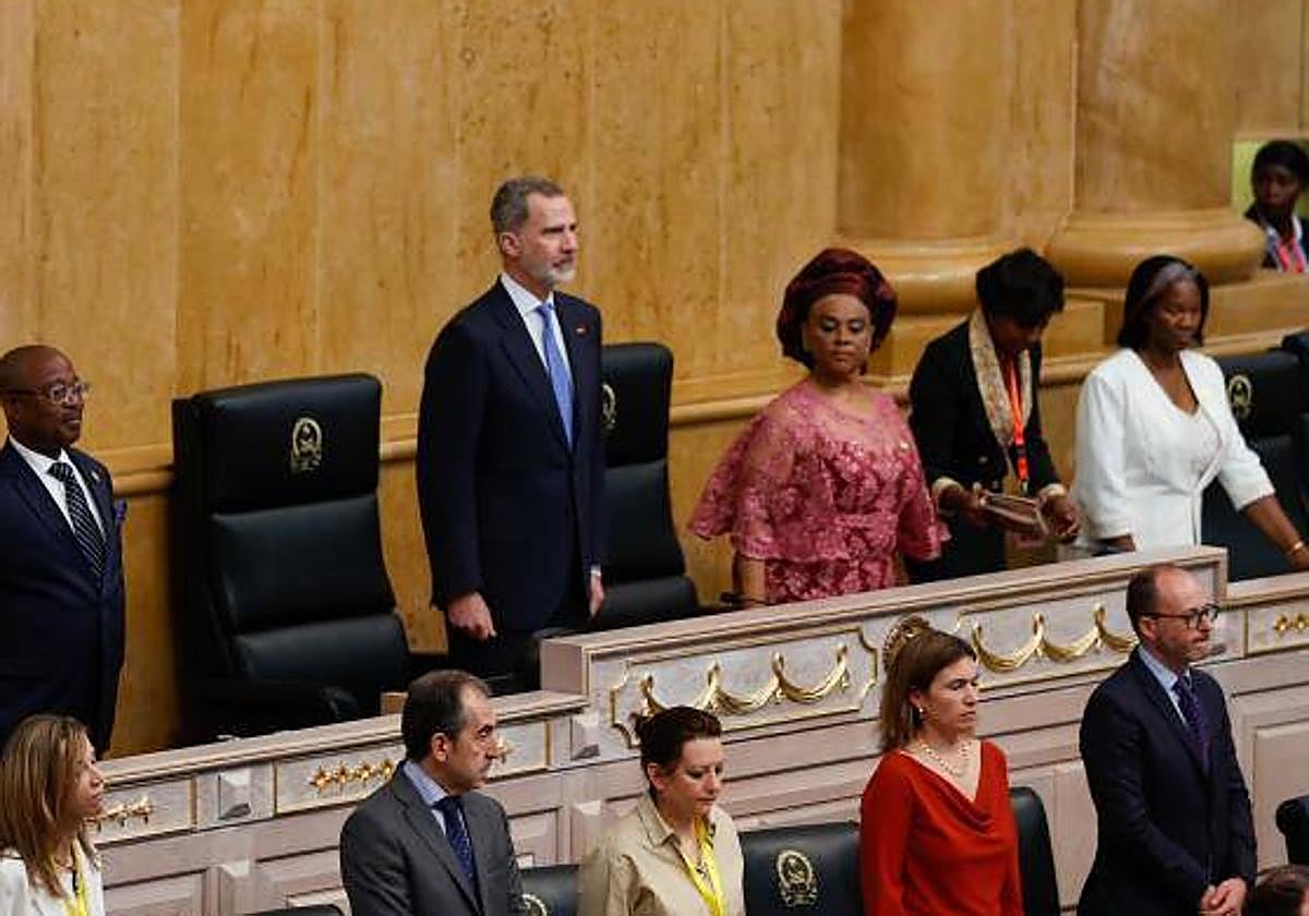 El Rey en la Asamblea Nacional de Angola