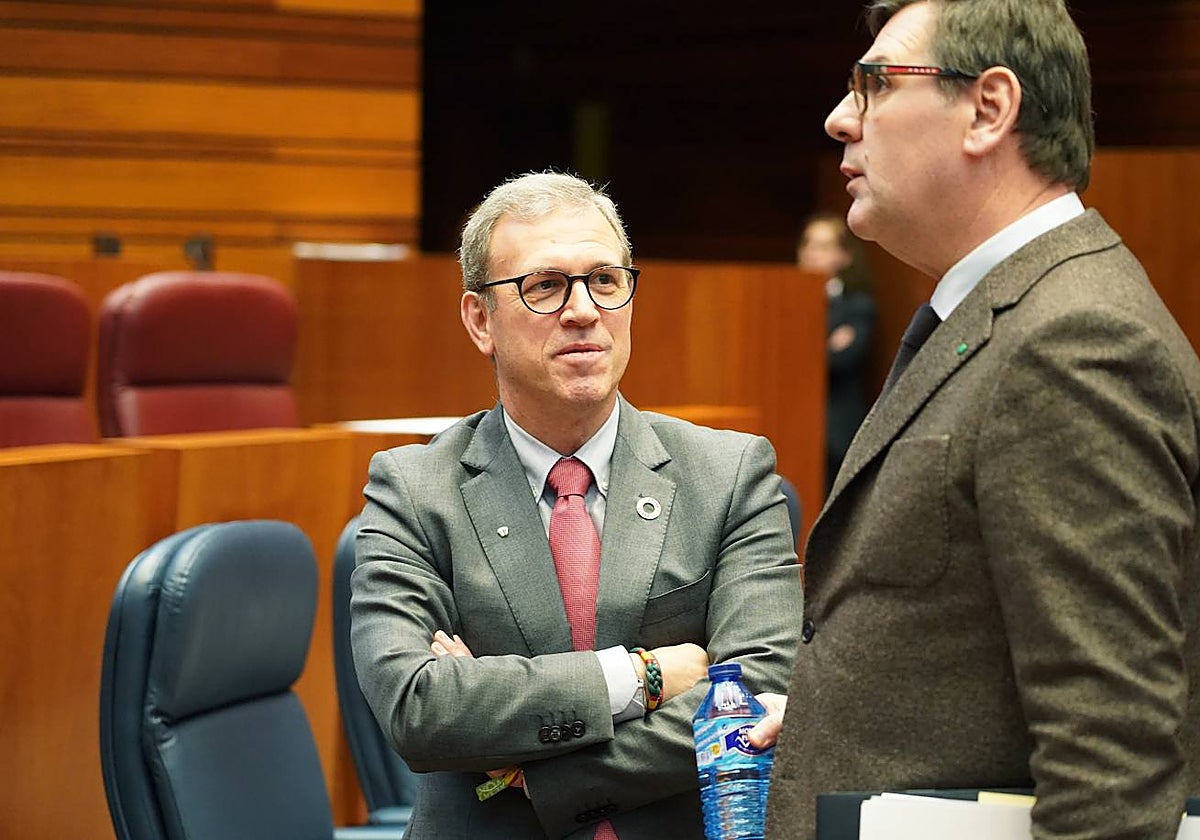 El consejero de Industria, Comercio y Empleo Mariano Veganzones en el Pleno de las Cortes