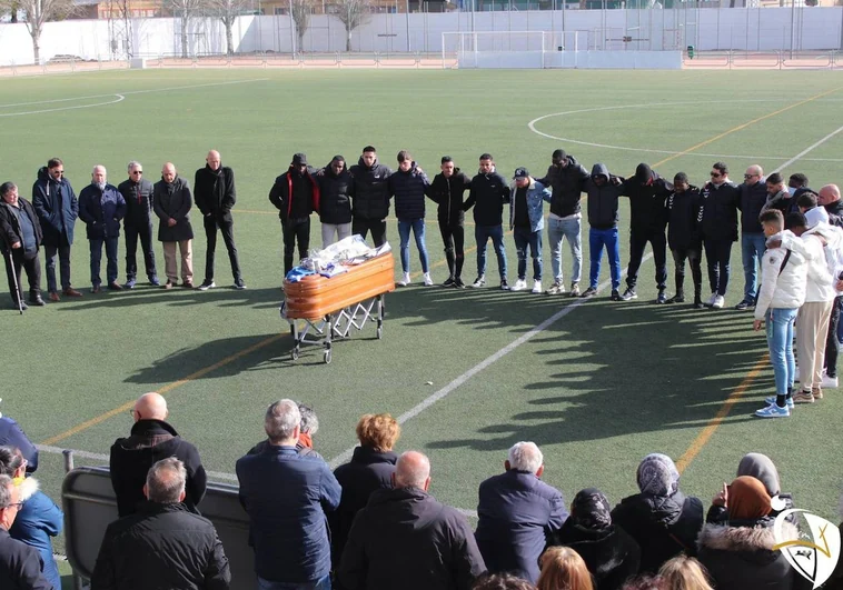 Último adiós a Hadi, el futbolista que se dejó la vida en el césped