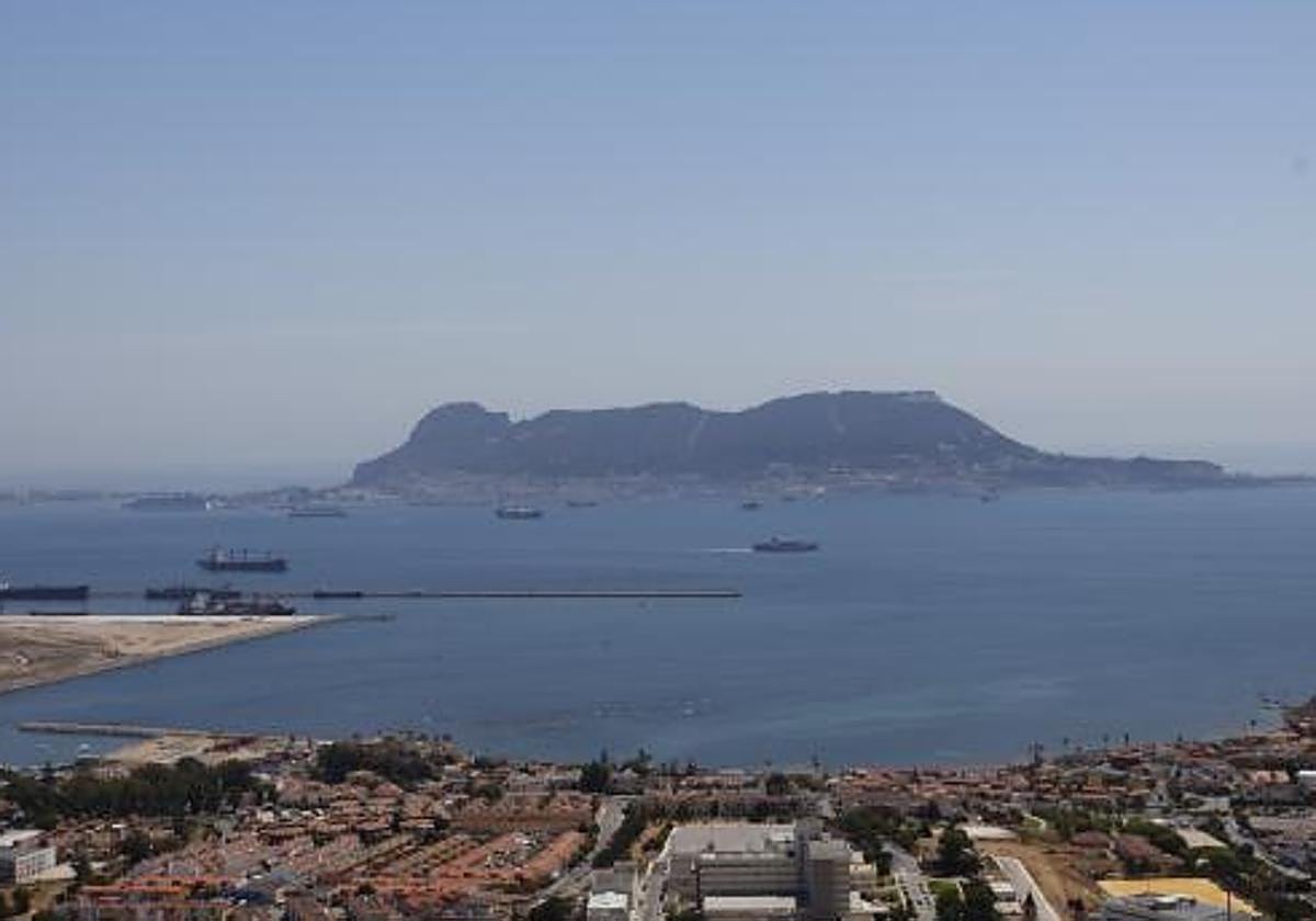 EI estrecho de Gibraltar desde la bahía de Algeciras
