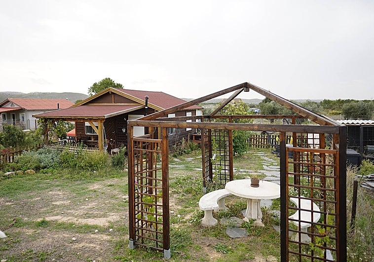 Asedio policial a las casas ilegales en el paraje natural de la Vega del Tajuña