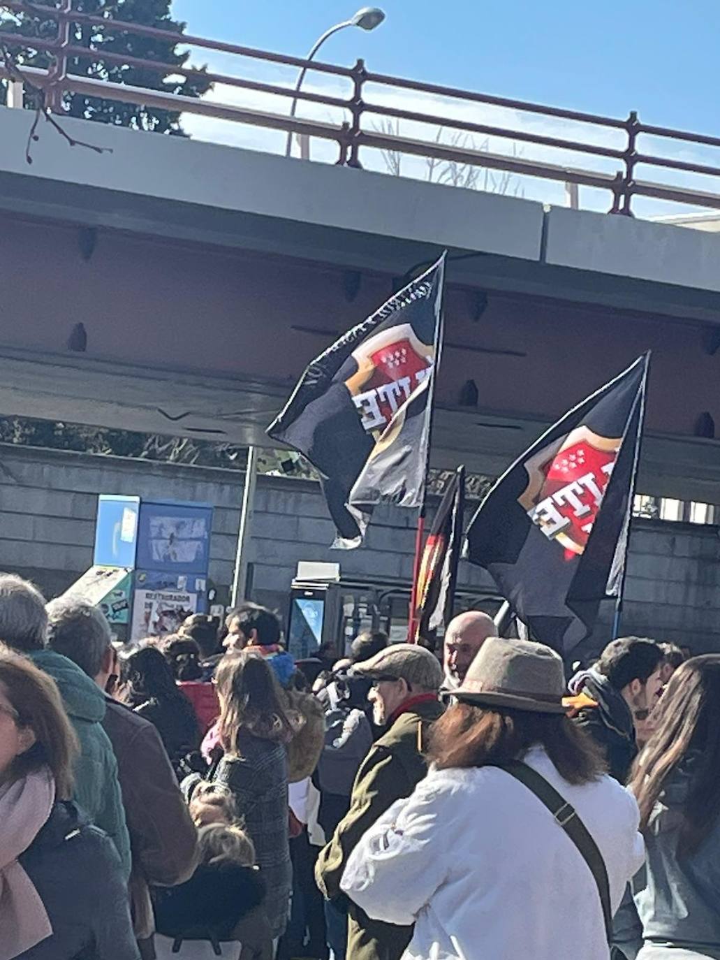 Asociaciones del taxi, como Élite Taxi (los más críticos con Ayuso), también han estado presentes