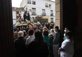 El Padre Cristóbal recorre las calles de Córdoba en que floreció la semilla de su servicio a los desvalidos