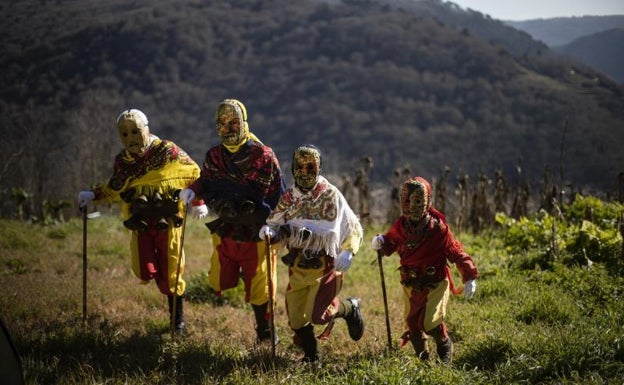 Los nietos de Beti, vestidos de 'entroido', esta semana