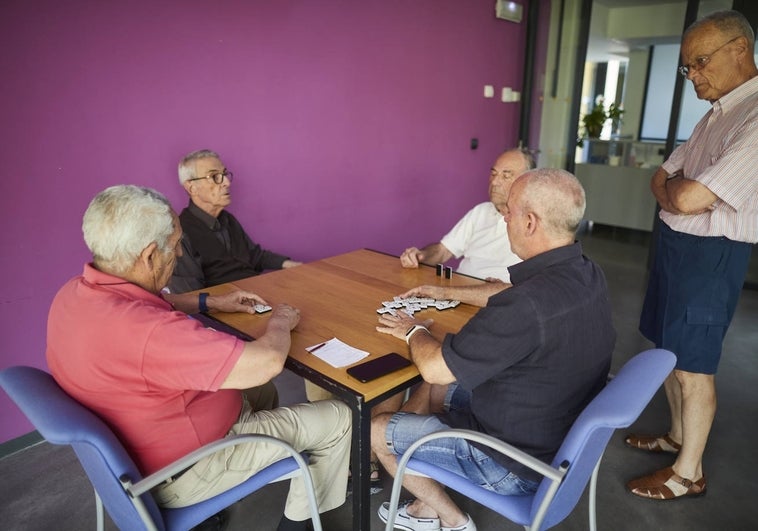 El colapso de la Seguridad Social obliga a un jubilado a gastarse sus ahorros durante un año mientras espera su paga