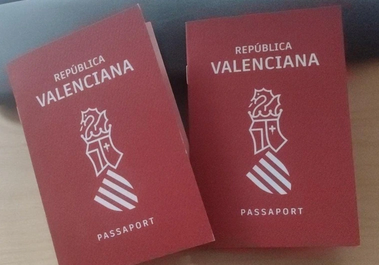 ERC expide pasaportes simbólicos de la «República valenciana» para promover el independentismo