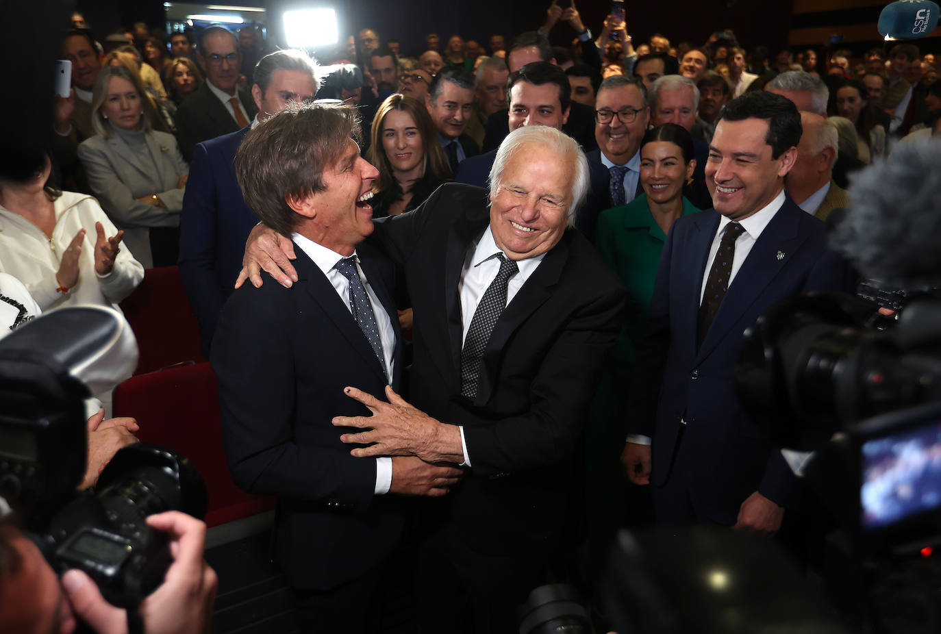 El emotivo homenaje a El Cordobés, en imágenes