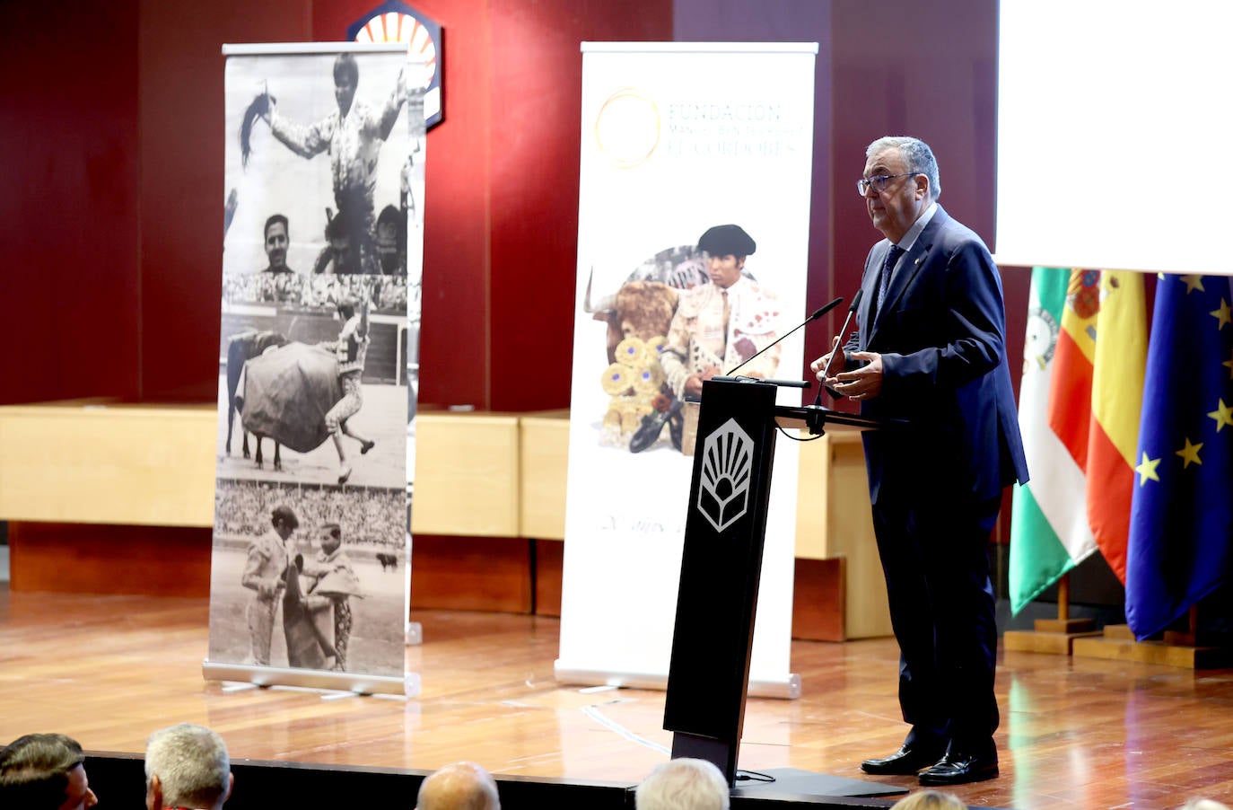 El emotivo homenaje a El Cordobés, en imágenes