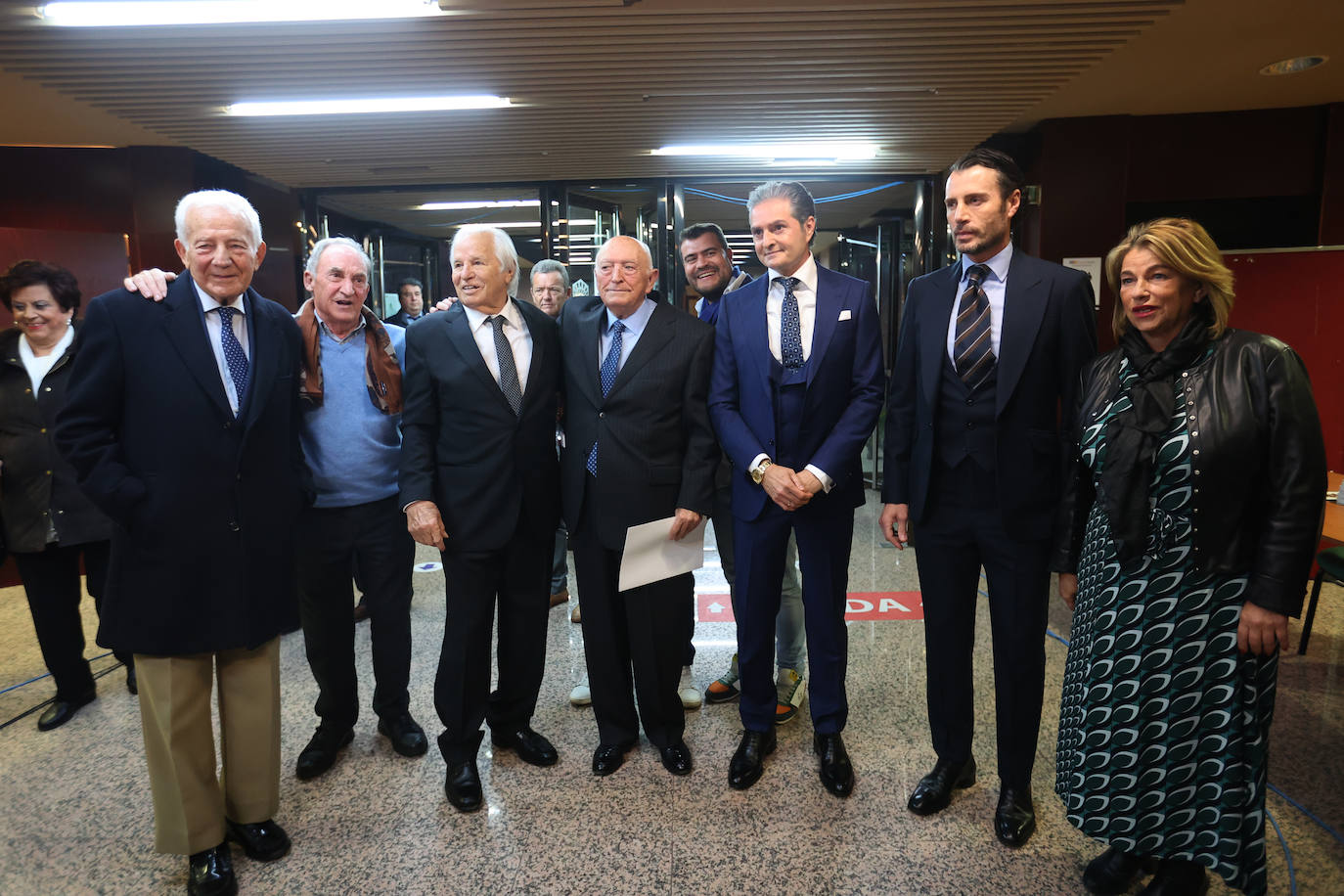 El emotivo homenaje a El Cordobés, en imágenes