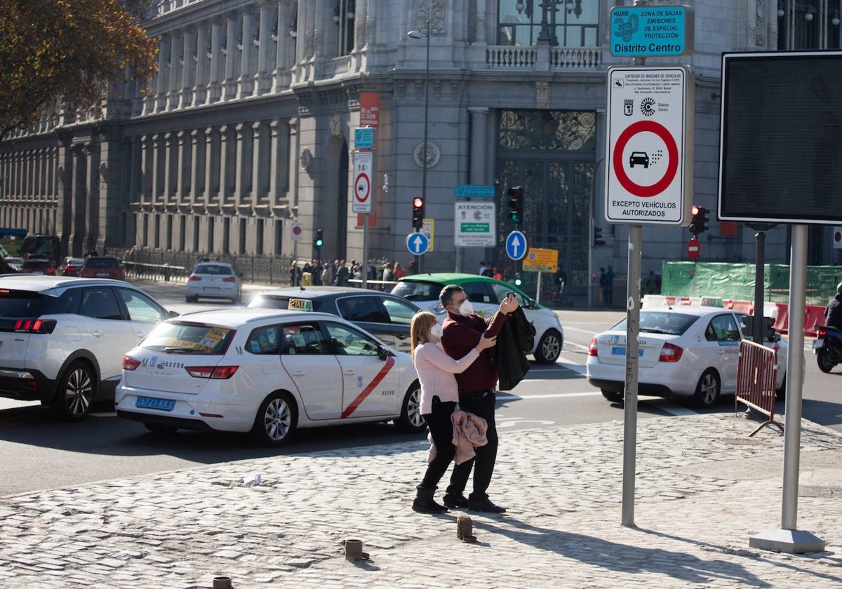 Uno de los accesos a la zona de bajas emisiones de Distrito Centro