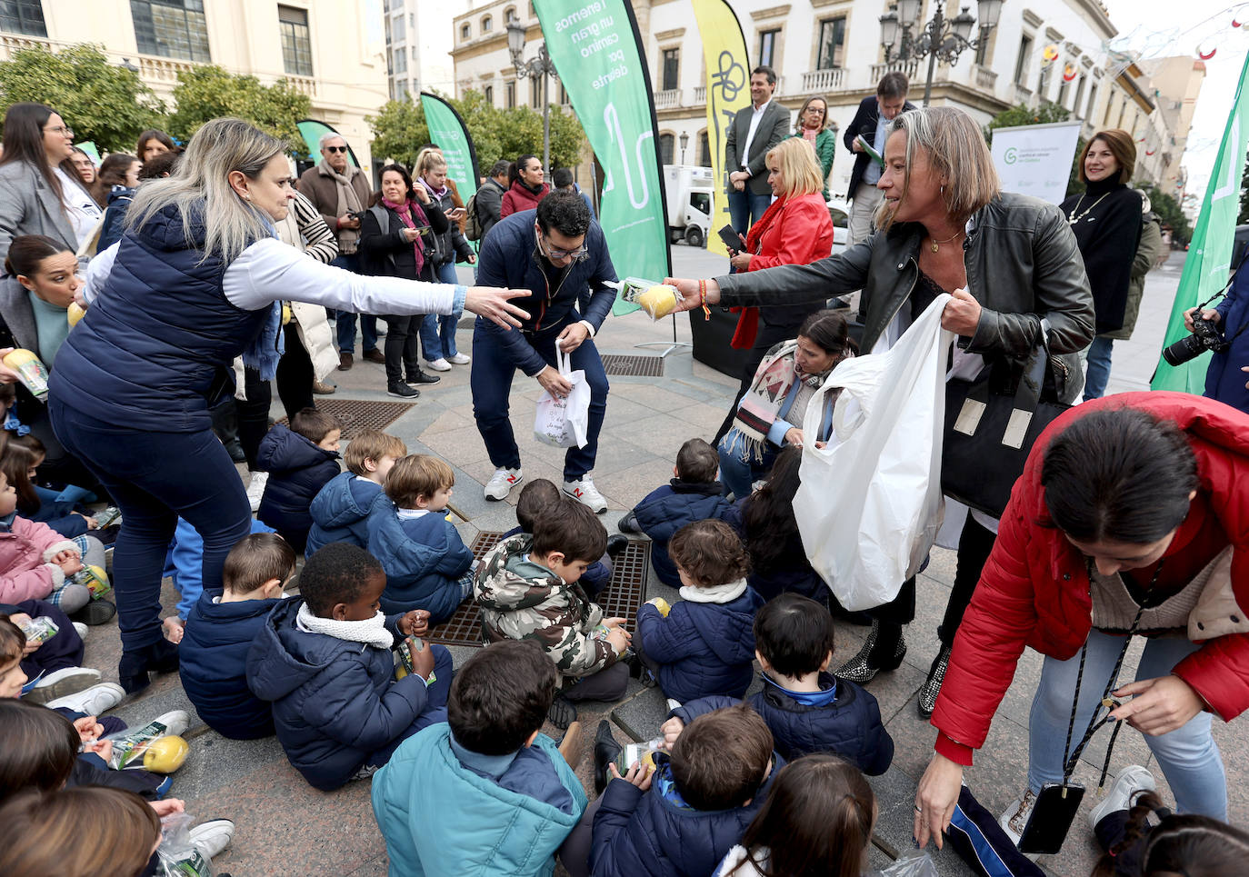La marcha escolar por el Día del Niño con Cáncer en Córdoba, en imágenes