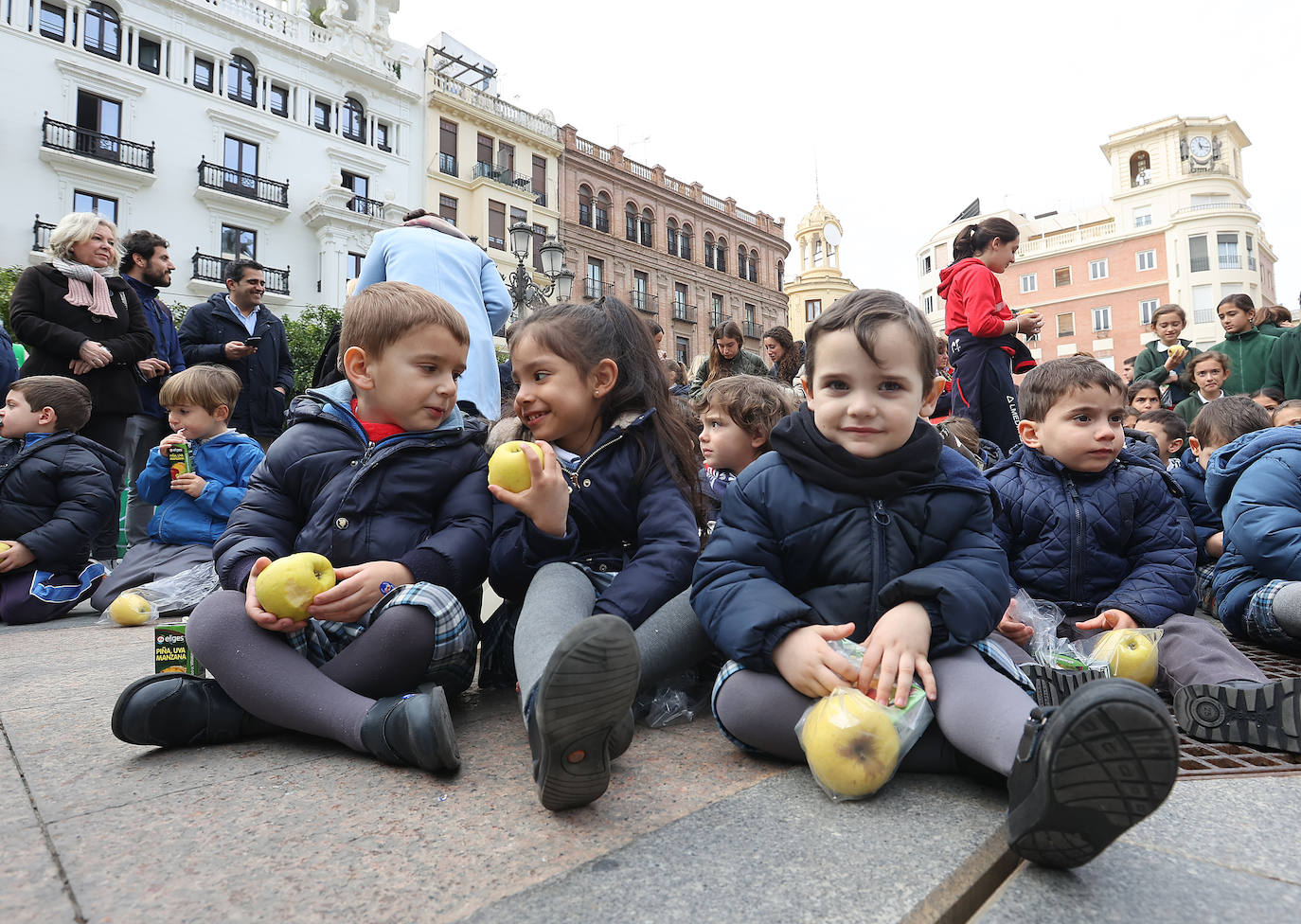 La marcha escolar por el Día del Niño con Cáncer en Córdoba, en imágenes