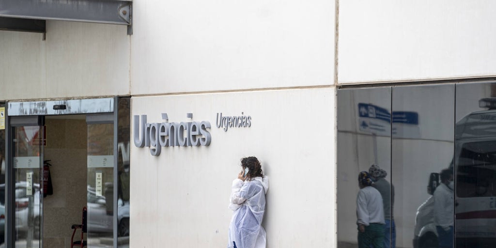 las denuncias a médicos por expresarse en español se triplican en un año