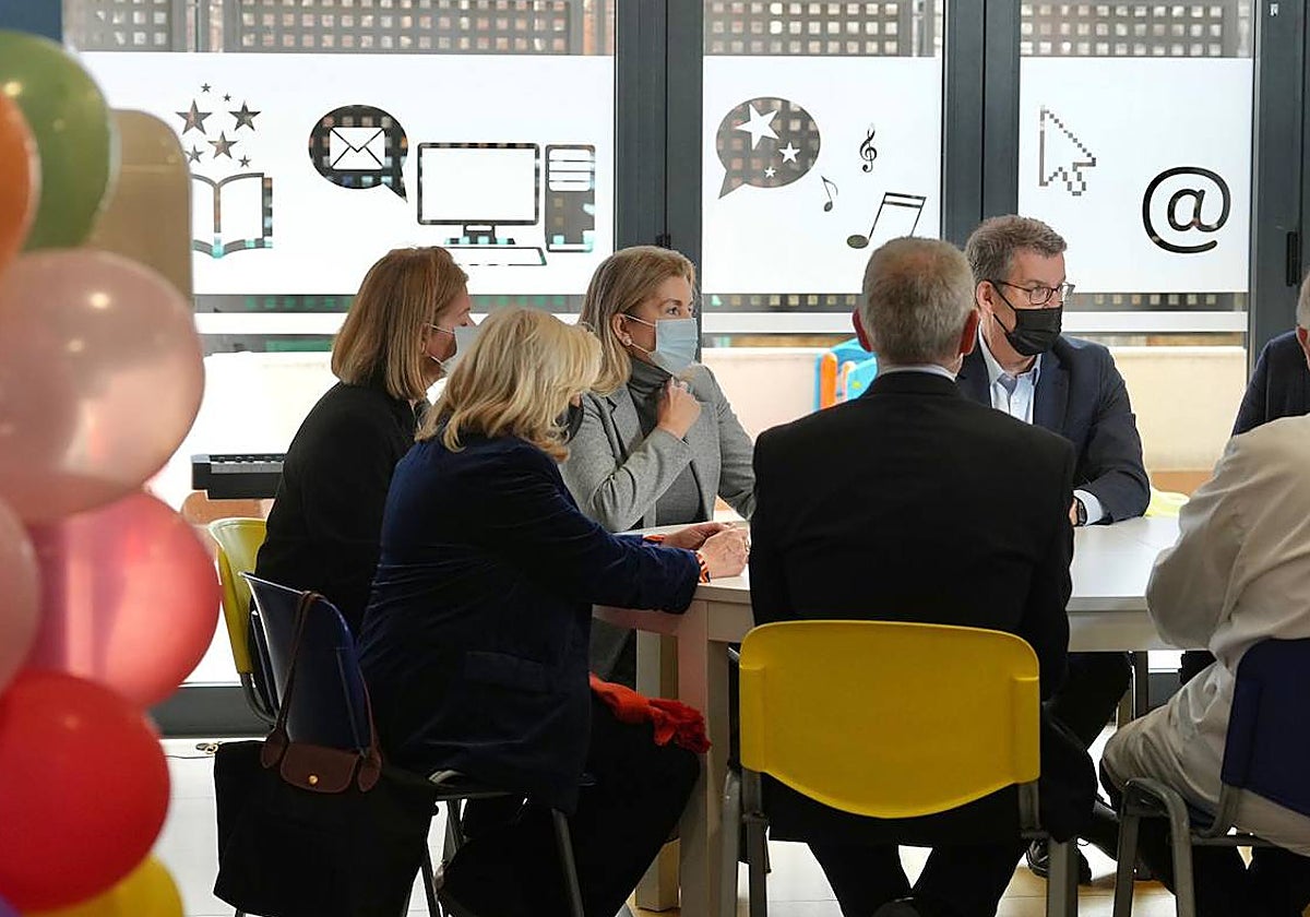 Alberto Núñez Feijóo, durante su visita a la Casa Ronald McDonald