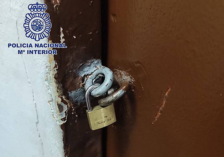 La Policía libera a una mujer retenida y maltratada por su exnovio en una vivienda de Barajas (Madrid)