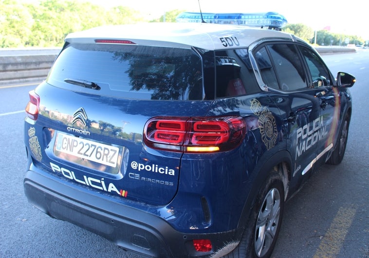 Un conductor provoca un accidente, huye del lugar y denuncia el robo de su coche en Valencia