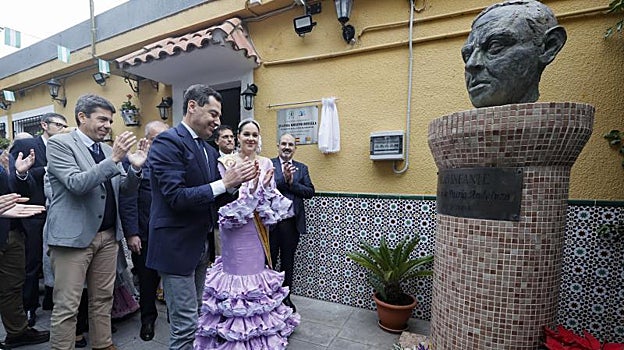 Mazón y Moreno Bonilla en la Asociación Cultural Andaluz de Alfafar (Valencia)