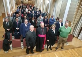 El obispo de Córdoba anima a las hermandades a «vivir en modo misionero»