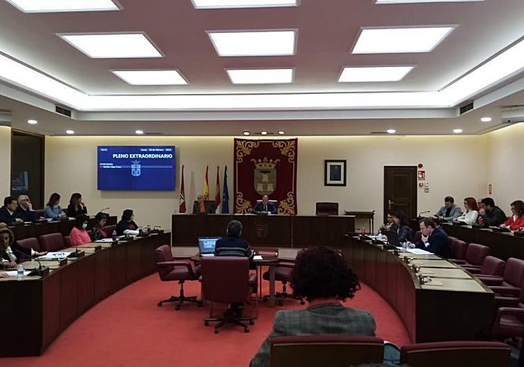 Fiscalía archiva el caso de mensajes de la exasesora del Ayuntamiento de Albacete sobre filtraciones en oposiciones