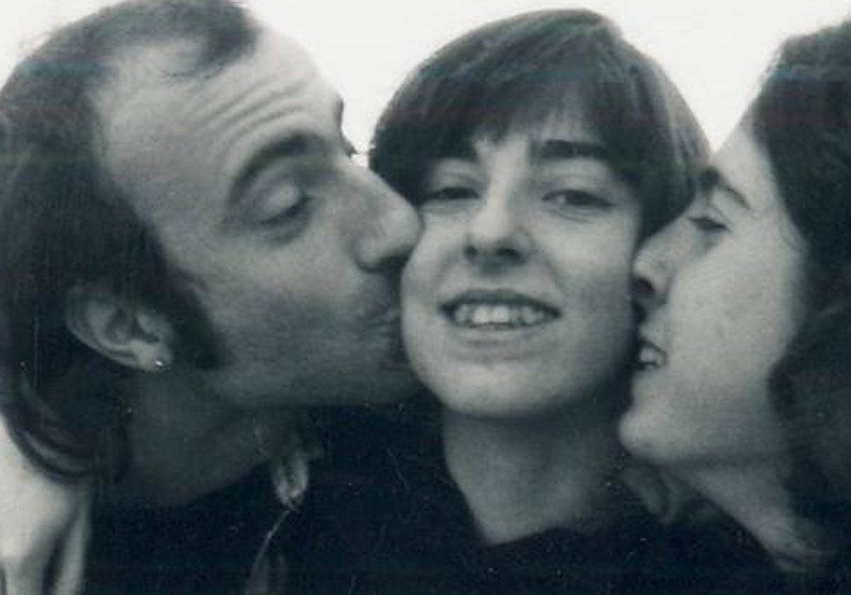 Helena Jubany (centro), junto a sus hermanos