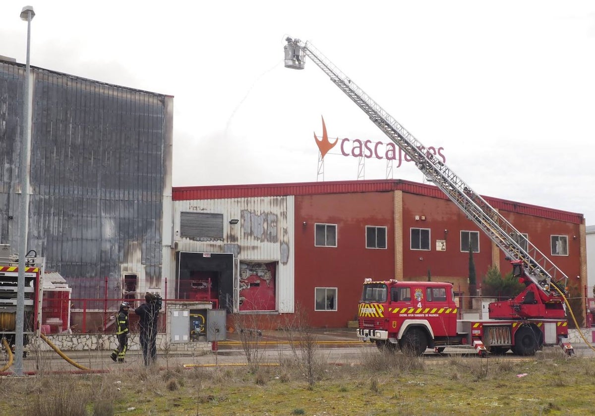 Incendio en la fábrica de Cascajares en Dueñas, Palencia, el pasado 26 de enero