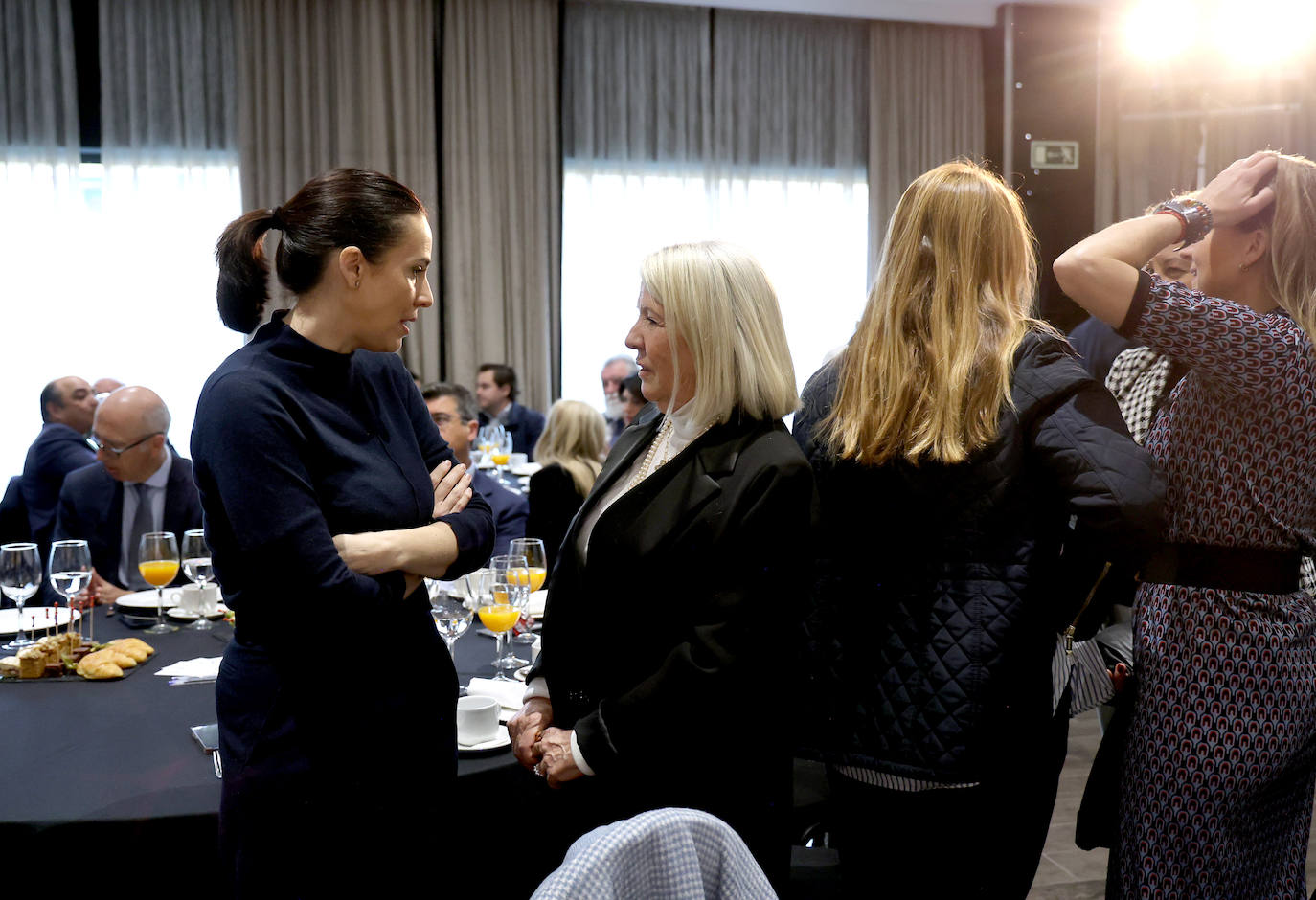 Las mejores imágenes de la conferencia de la consejera de Empleo de la Junta de Andalucía