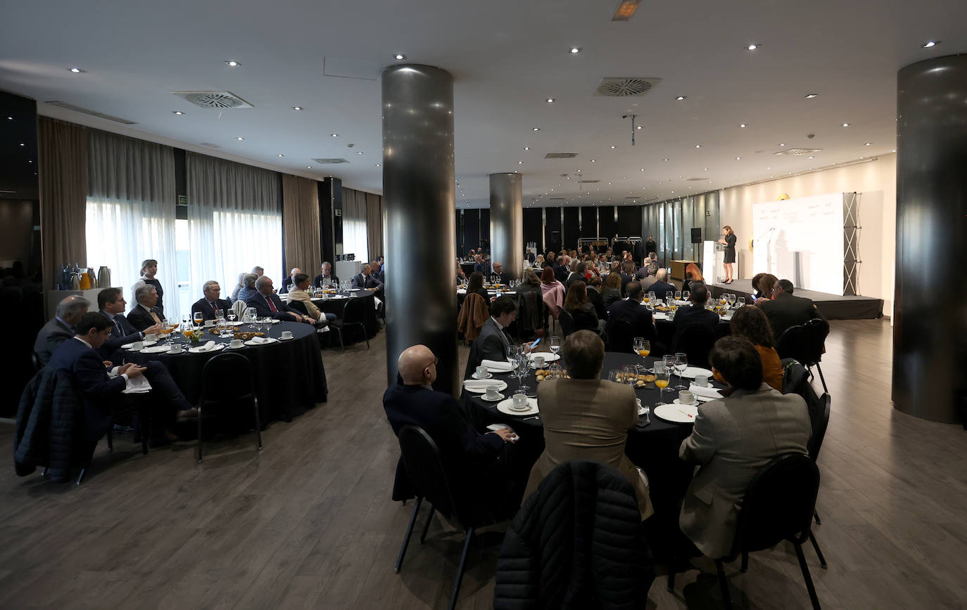 Las mejores imágenes de la conferencia de la consejera de Empleo de la Junta de Andalucía