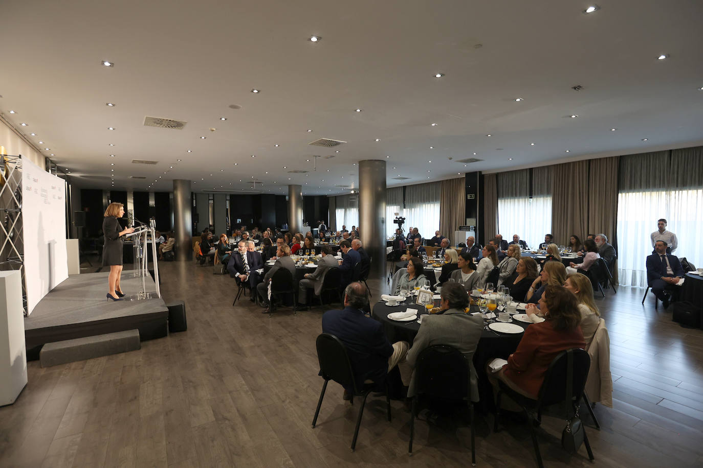 Las mejores imágenes de la conferencia de la consejera de Empleo de la Junta de Andalucía