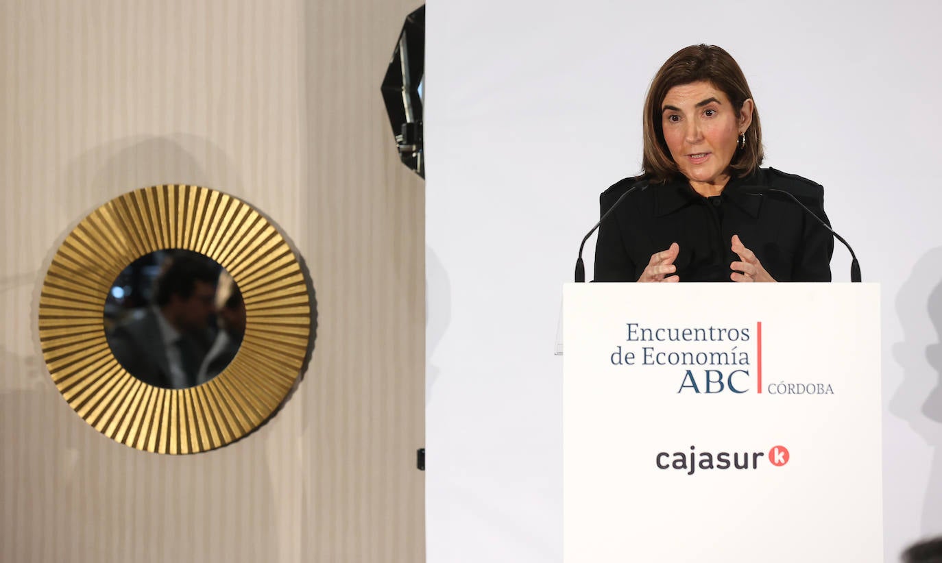 Las mejores imágenes de la conferencia de la consejera de Empleo de la Junta de Andalucía