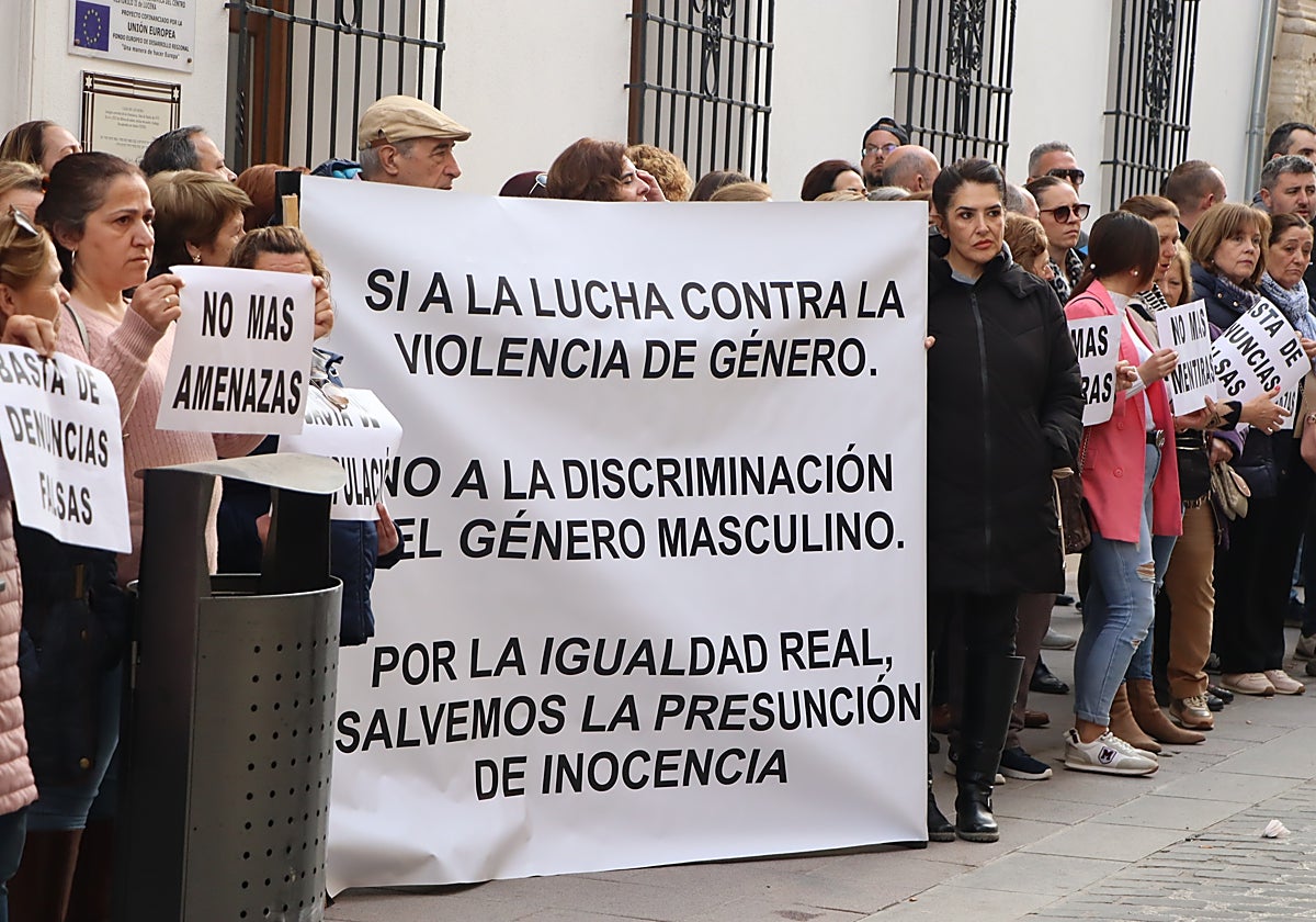 Un grupo de personas en la protesta de este miércoles
