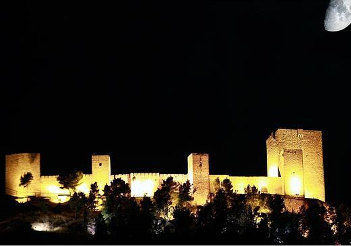 Imagen nocturna del Castillo de Santa Catalina de Jaén