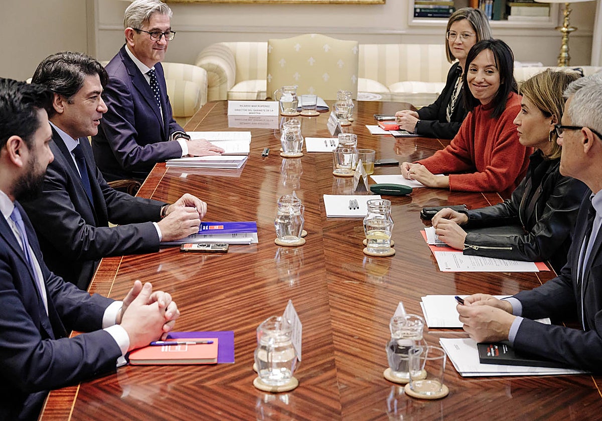 Reunión llevada a cabo esta mañana entre el Ministerio y la Consejería de Transportes