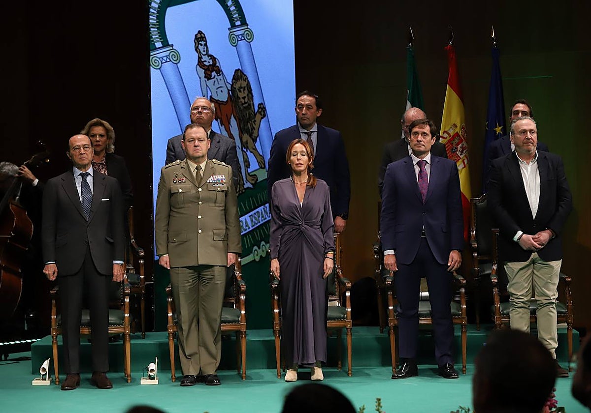 Los premiados con la bandera de Andalucía, este viernes, en Córdoba