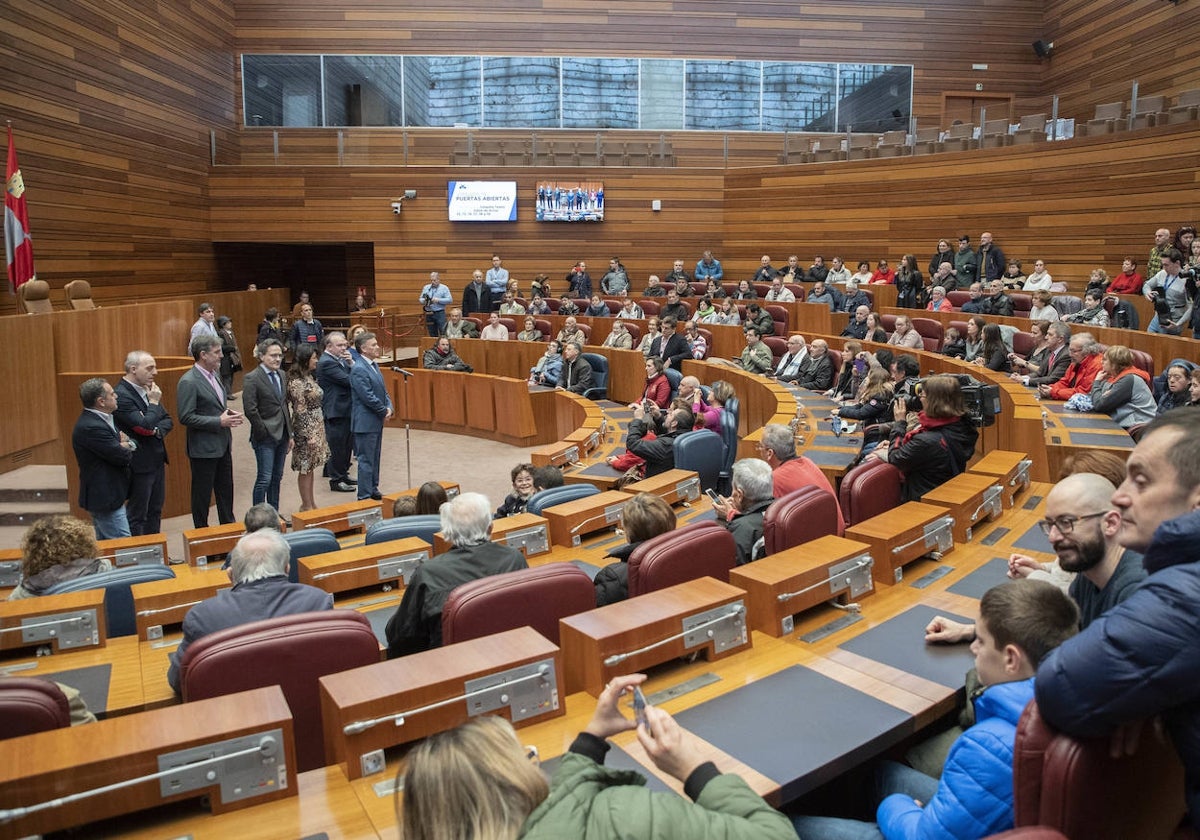 Jornada de puertas abiertas de las Cortes con motivo del aniversario del Estatuto de Autonomía, en una imagen de archivo