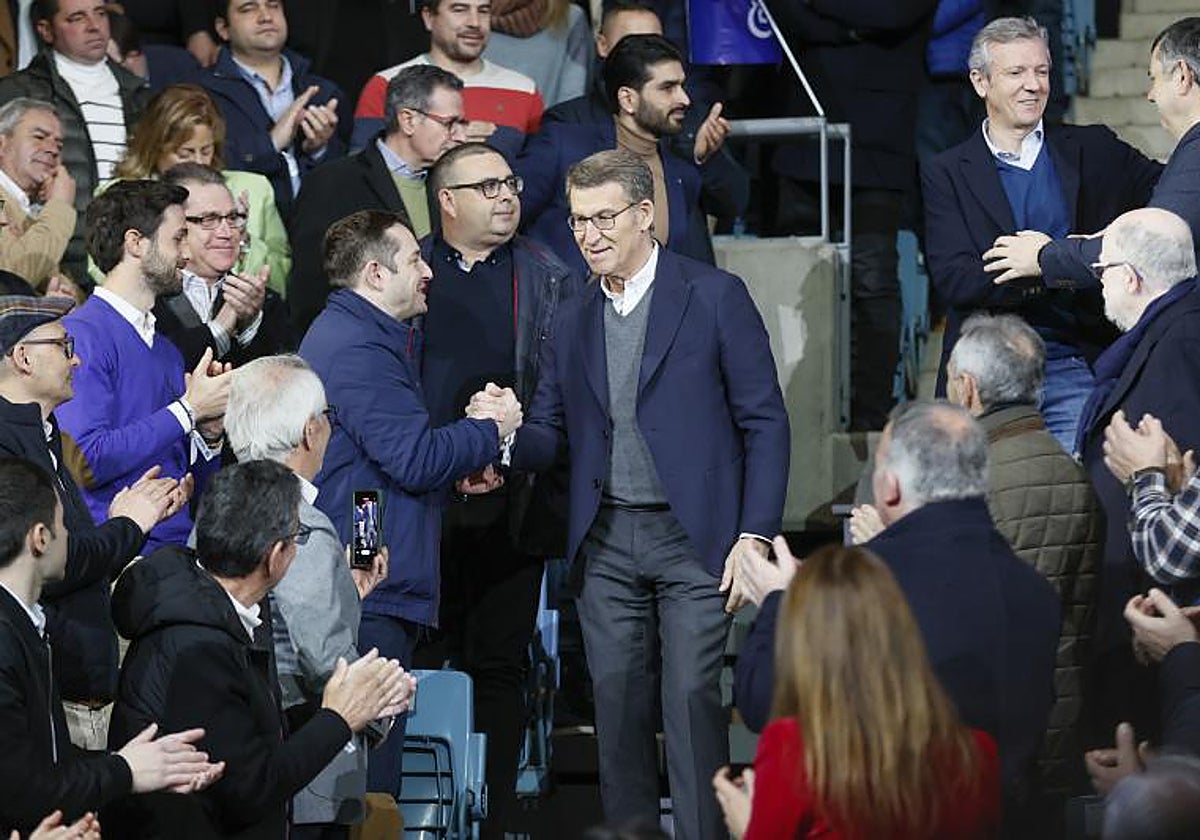 Rueda, con Feijóo, a su llegada este sábado al Multiusos do Sar, en Santiago