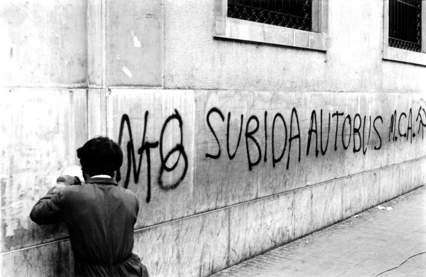Un curioso viaje en imágenes por los cien años del autobús urbano en Córdoba