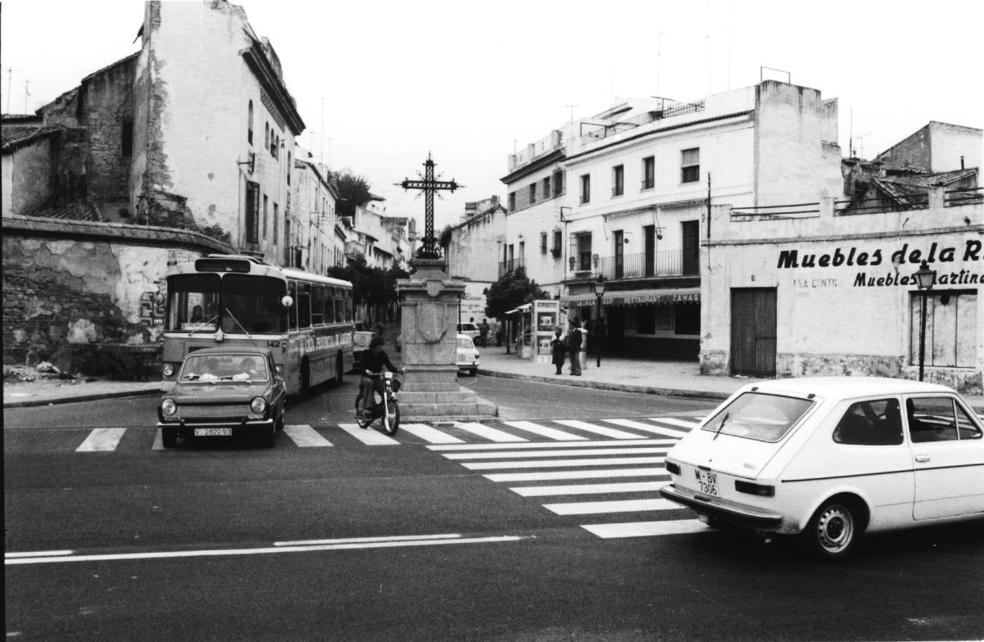 Un curioso viaje en imágenes por los cien años del autobús urbano en Córdoba